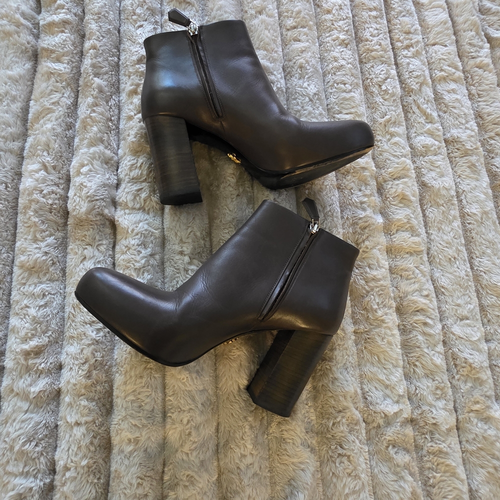 Prada Authentic Black Leather High Block Wood Grain Heel Ankle Booties - Picture 4 of 15